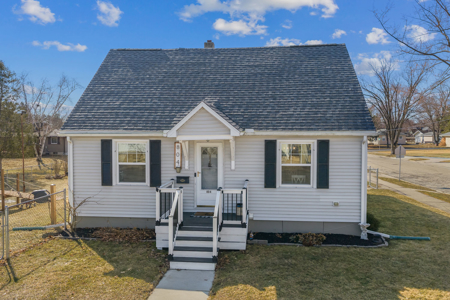 Charming Cape Cod in Reedsburg WI - image 1
