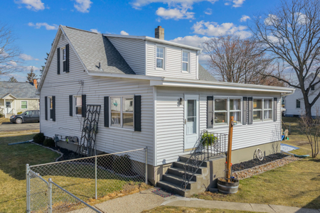 Charming Cape Cod in Reedsburg WI - image 39