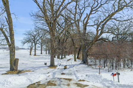 Private 14-Acre Retreat in Markesan WI - image 33