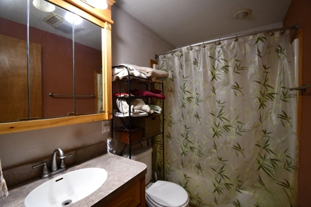 4 Bedrooms 2 Bath 2016 sq Ft Home in Glendive For Sale - image 11