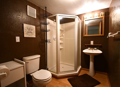 4 Bedrooms 2 Bath 2016 sq Ft Home in Glendive For Sale - image 15