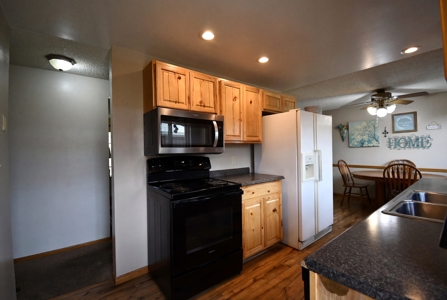 4 Bedrooms 2 Bath 2016 sq Ft Home in Glendive For Sale - image 7