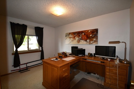 4 Bedrooms 2 Bath 2016 sq Ft Home in Glendive For Sale - image 12