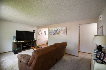 4 Bedrooms 2 Bath 2016 sq Ft Home in Glendive For Sale - image 5