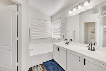 Gated Living with Fast Access to US-60, Loop 202, and the Entire - image 16