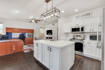 Gated Living with Fast Access to US-60, Loop 202, and the Entire - image 10