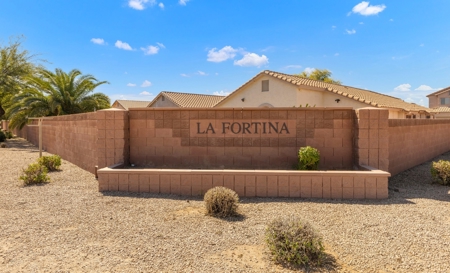 Gated Living with Fast Access to US-60, Loop 202, and the Entire - image 22