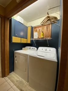 Spacious 3 Bed 2 Bath with Tons of Character! - image 34