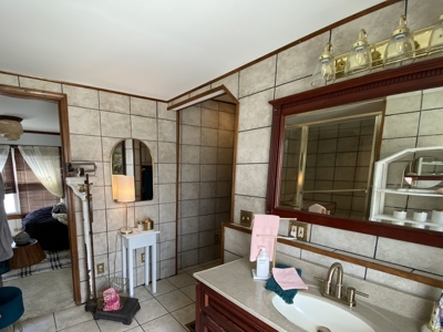 Spacious 3 Bed 2 Bath with Tons of Character! - image 24