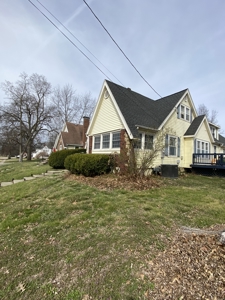 Spacious 3 Bed 2 Bath with Tons of Character! - image 46