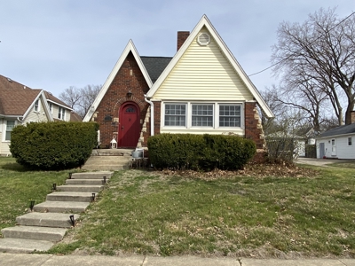 Spacious 3 Bed 2 Bath with Tons of Character! - image 2