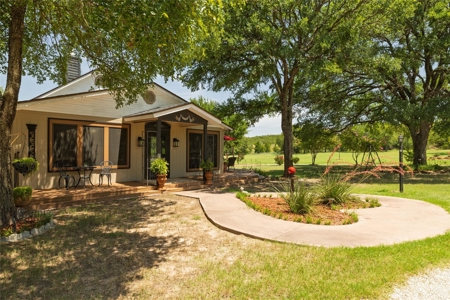 74-Acre Ranch w/ Lakes & Luxury Home in Bowie TX - image 3