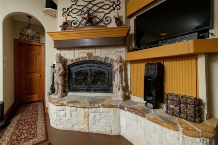 74-Acre Ranch w/ Lakes & Luxury Home in Bowie TX - image 17