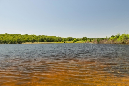74-Acre Ranch w/ Lakes & Luxury Home in Bowie TX - image 30