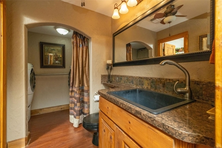 74-Acre Ranch w/ Lakes & Luxury Home in Bowie TX - image 7