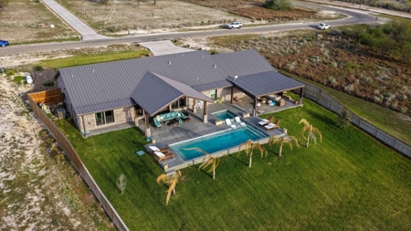 Country Lake Living in Jim Wells , Sandia, Texas - image 2