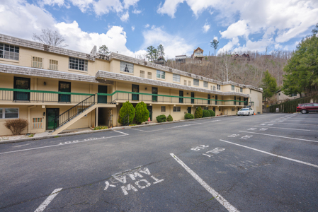 Condo for sale in Gatlinburg Tennessee!  Mountain Vacation Rental - image 3