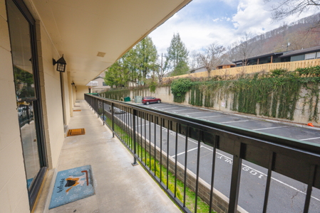 Condo for sale in Gatlinburg Tennessee!  Mountain Vacation Rental - image 1