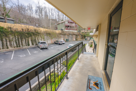Condo for sale in Gatlinburg Tennessee!  Mountain Vacation Rental - image 2