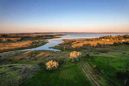 Exceptional Home On Fort Peck Lake With Private Dock - image 3