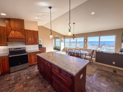 Exceptional Home On Fort Peck Lake With Private Dock - image 25