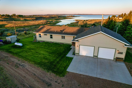 Exceptional Home On Fort Peck Lake With Private Dock - image 2