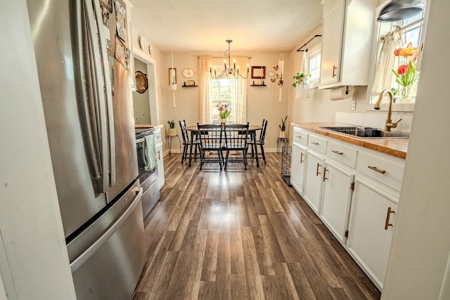 Remodeled 3bd/1bath brick home with shop, excellent neighborhood - image 14