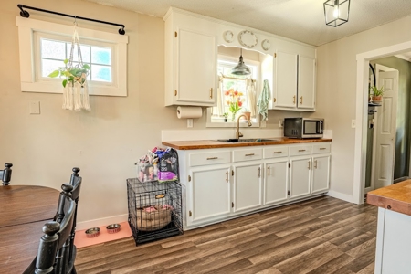 Remodeled 3bd/1bath brick home with shop, excellent neighborhood - image 18