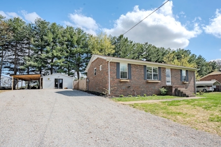 Remodeled 3bd/1bath brick home with shop, excellent neighborhood - image 8