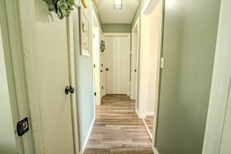 Remodeled 3bd/1bath brick home with shop, excellent neighborhood - image 29