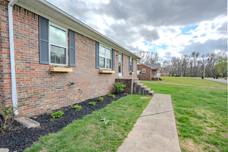 Remodeled 3bd/1bath brick home with shop, excellent neighborhood - image 6