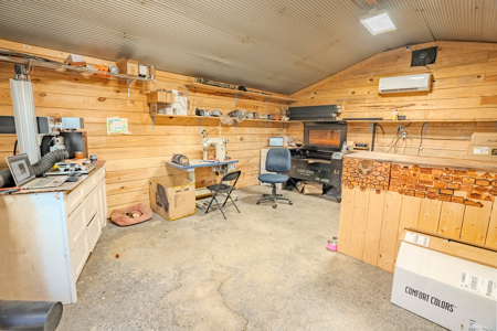 Remodeled 3bd/1bath brick home with shop, excellent neighborhood - image 34