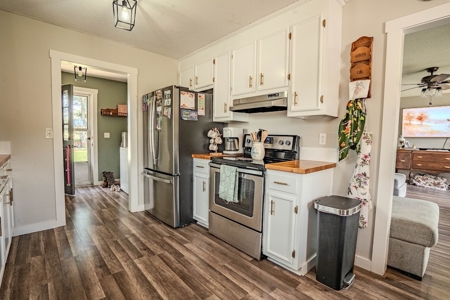 Remodeled 3bd/1bath brick home with shop, excellent neighborhood - image 16
