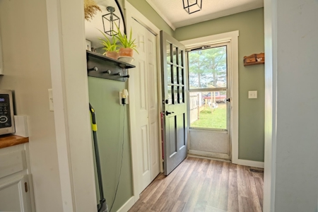 Remodeled 3bd/1bath brick home with shop, excellent neighborhood - image 28