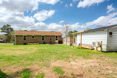 Remodeled 3bd/1bath brick home with shop, excellent neighborhood - image 11