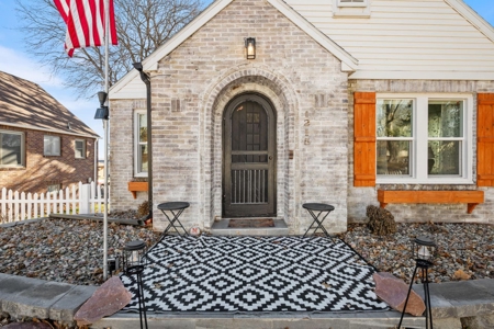 Cottage-Style Home For Sale in Harlan, Iowa - image 2