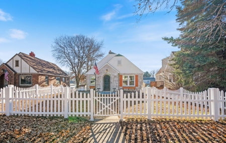 Cottage-Style Home For Sale in Harlan, Iowa - image 5