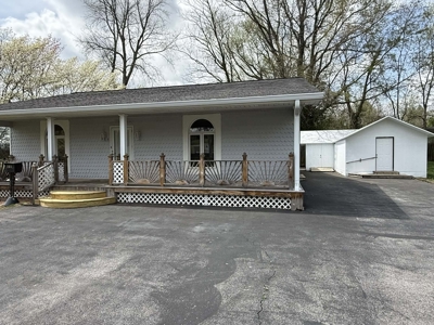 Charming Home in Albany, Kentucky - image 4