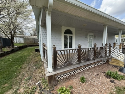 Charming Home in Albany, Kentucky - image 5