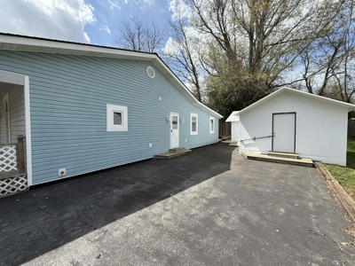 Charming Home in Albany, Kentucky - image 7