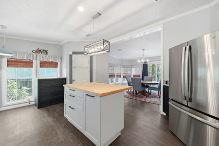 Private Home with Creek + Additional Buildable Lot Available - image 10