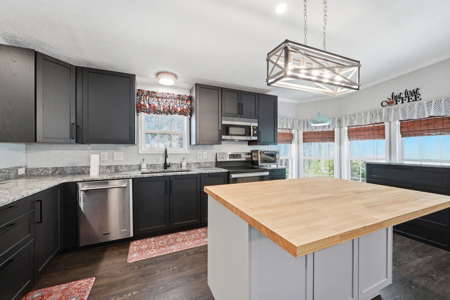 Private Home with Creek + Additional Buildable Lot Available - image 27