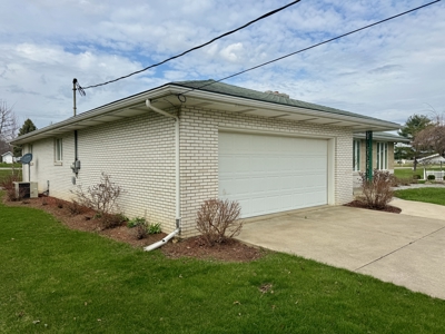 Brick Ranch Home Auction - May 5th @ 6PM - image 10