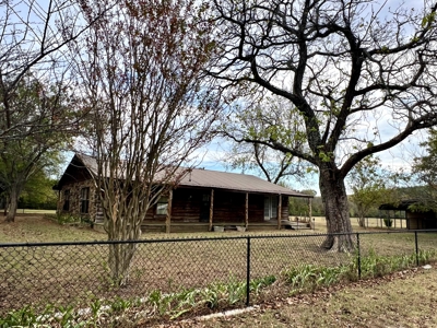 Country Style Log Home w/ 30'x40' Metal Shop Building! - image 9