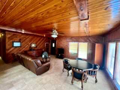 Country Style Log Home w/ 30'x40' Metal Shop Building! - image 4