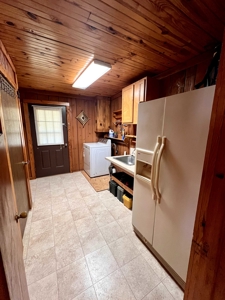 Country Style Log Home w/ 30'x40' Metal Shop Building! - image 7