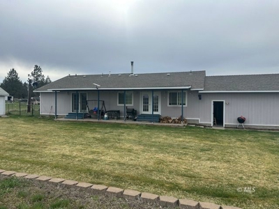 Charming Alturas Home on 1.6 Acres with Space for Horses - image 5