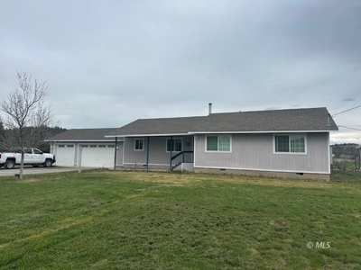 Charming Alturas Home on 1.6 Acres with Space for Horses - image 2