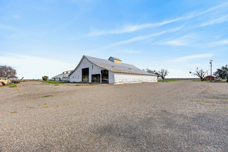 Esparto Historic Estate on 5 Acres with Landmark Barn - image 42