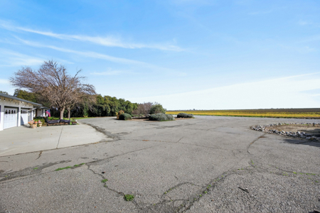 Esparto Historic Estate on 5 Acres with Landmark Barn - image 34